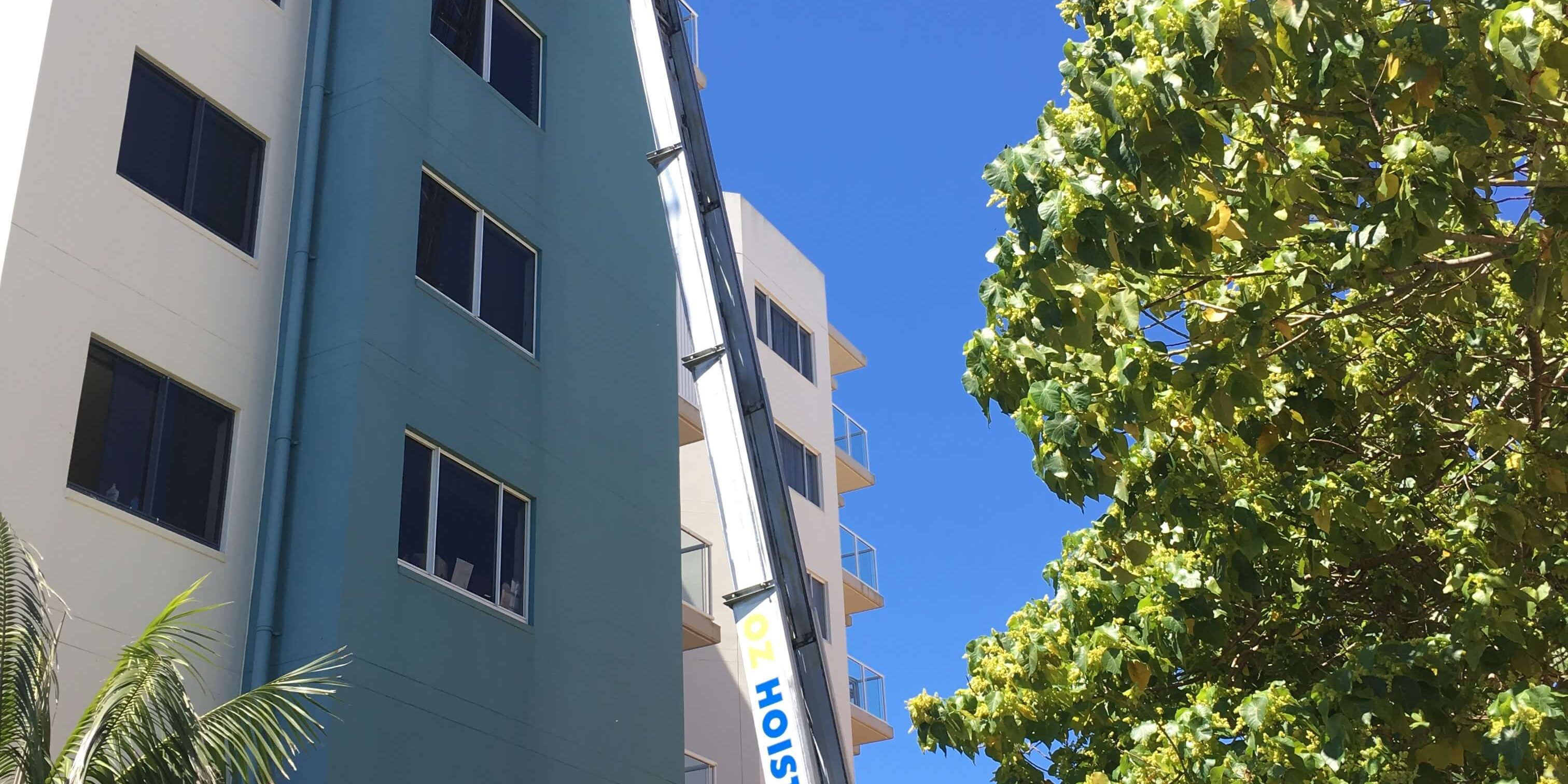rooftop_spa_bath_building_materials_using_truck_lift_ozhoist