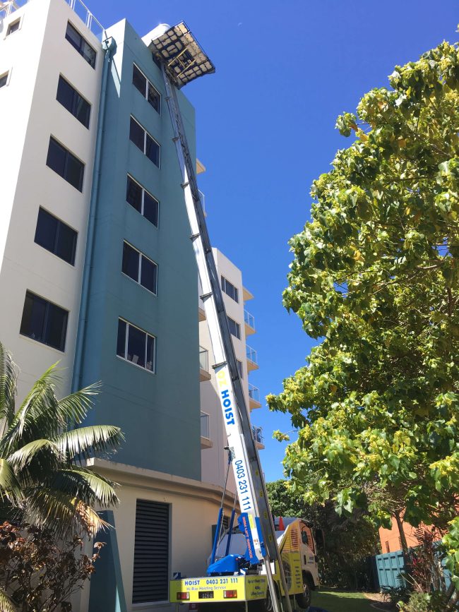 rooftop_spa_bath_building_materials_using_truck_lift_ozhoist rooftop_spa_bath_building_materials_using_truck_lift_ozhoist